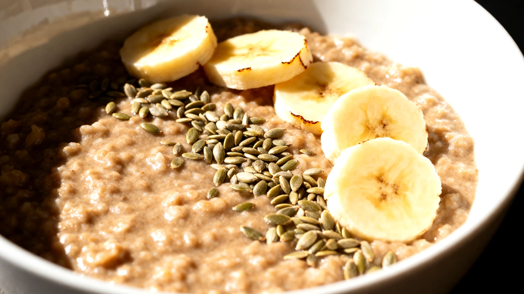 Crema di riso integrale con semi di canapa e banana"