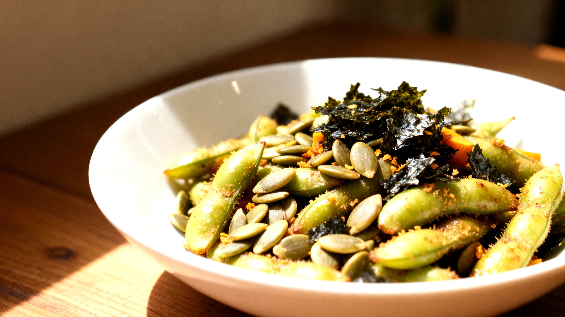 Edamame tostati con semi di zucca e alga nori sbriciolata"