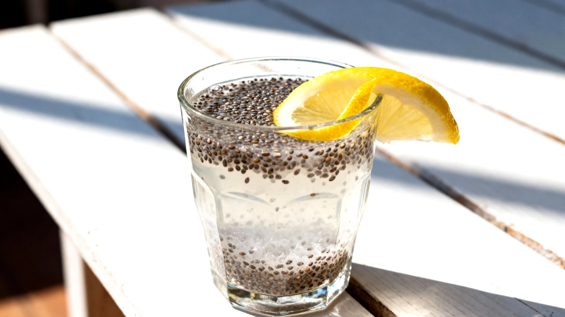 Kefir d'acqua con semi di chia e limone"